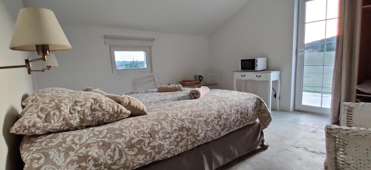 Апартаменти Superbe Chambre Avec Terrasse, Parking Prive, Jardin, Calme, Climatisation, 10 Mn Pont Du Gard #7 Рошфор-дю-Гар Екстер'єр фото